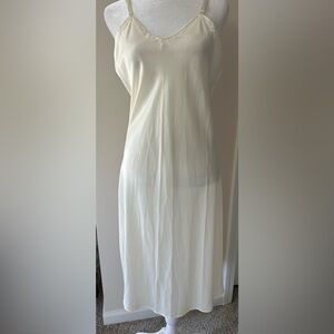Vintage Pembrooke Ivory Slip. Size 36 (M)